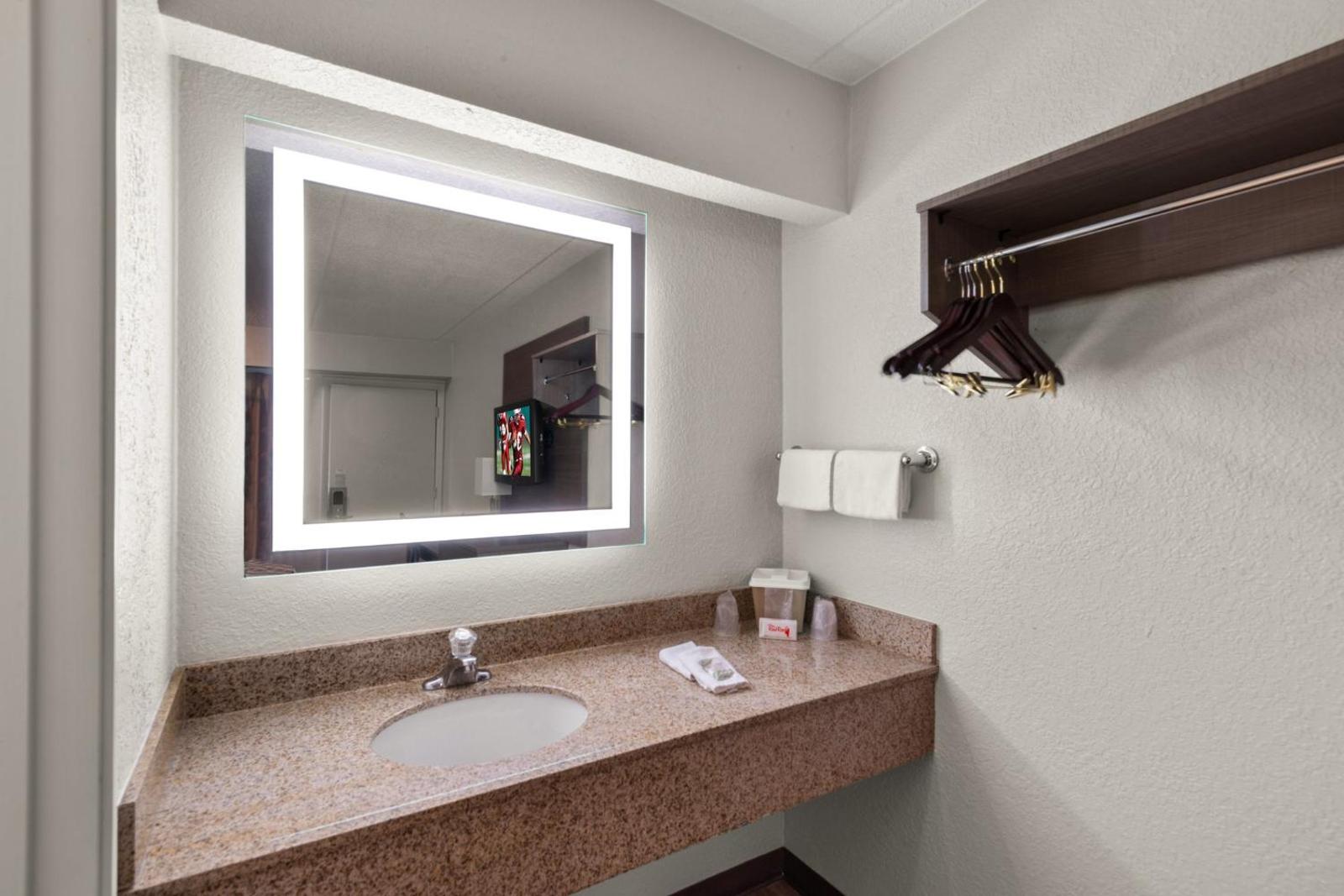 Red Roof Inn Binghamton - Johnson City Main image 1