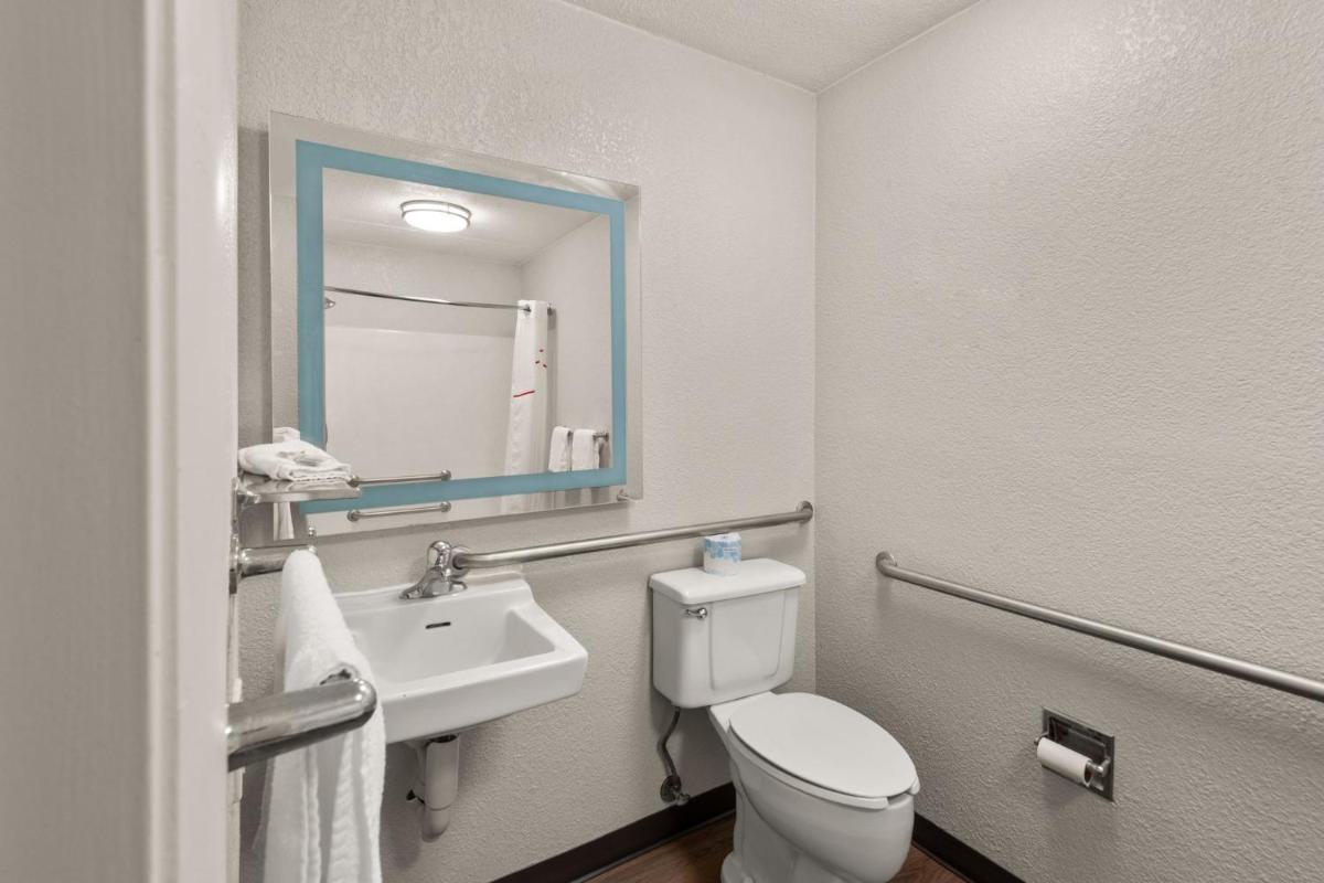 Popular attractions Area Nearby Property